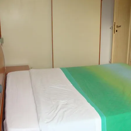 Ischia Uno 公寓式酒店 3*